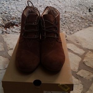Toms suede booties